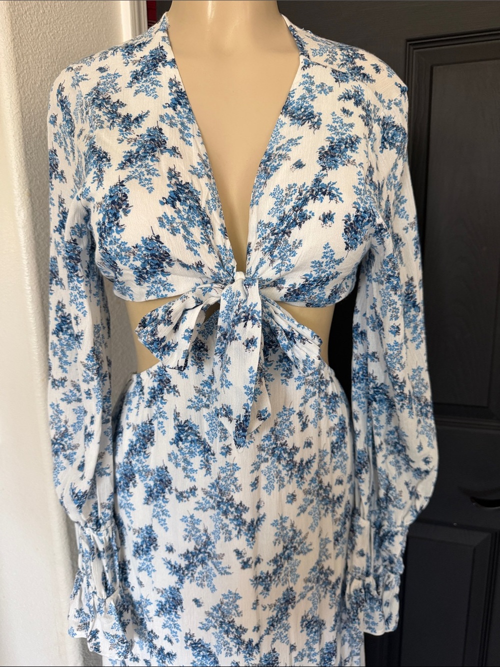 Blue Floral Tie-Front Maxi Dress New size M - Picture 2 of 5